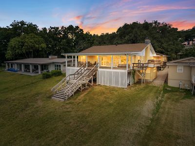 3616 River Oaks