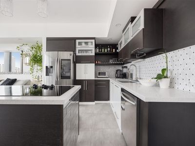 690 SW 1st Ct #Penthouse I10