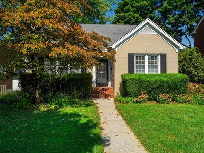 335 Queensway Dr