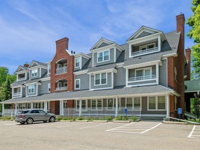 1732 Main St Suite 205