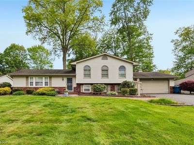 7972 Glen Oaks Dr NE