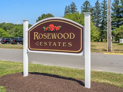 9 Rosewood Ln