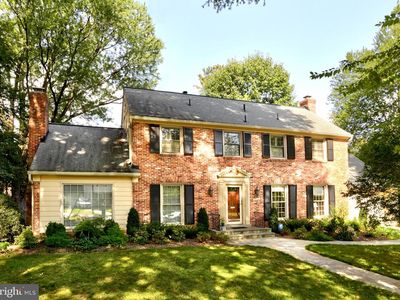 6933 Race Horse Ln