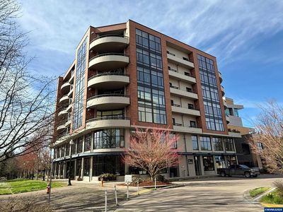 136 SW Washington Ave APT 702