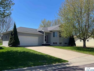 1232 W Menk Dr