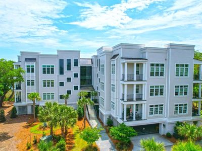 108 Fairbanks Oak Aly #201