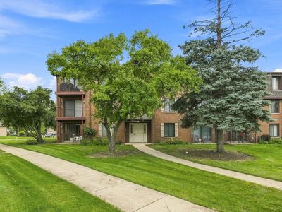 Property at 700 N Briar Hill Ln APT 5, Addison, IL