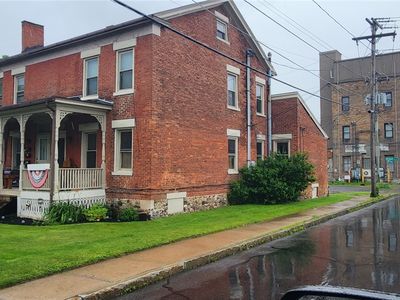 198 Center St