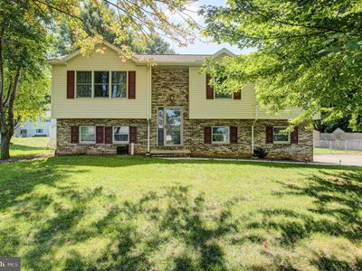 216 Hickory Ln
