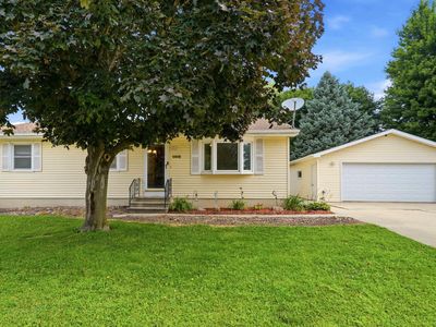 Property at 1418 2nd St SW, Independence, IA
