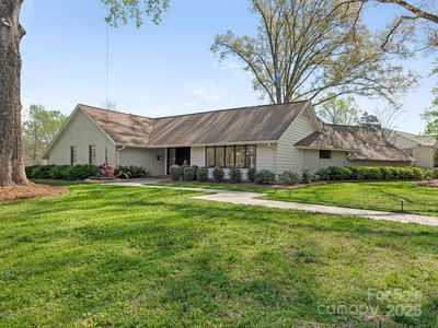 3301 Mountainbrook Rd