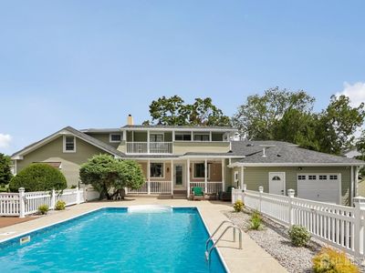 15 Douglas Ave