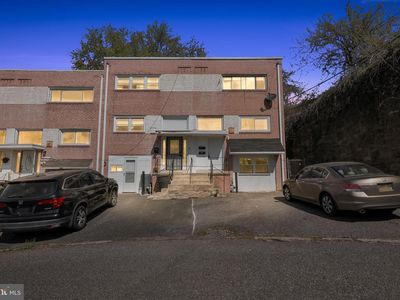 2110 Delmar Dr