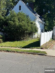 123 N Vivyen Street