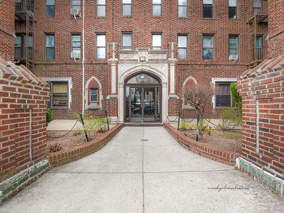 3620 168th St APT 6H