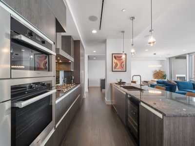 3130 N Harwood St APT 1001