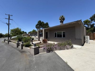 3225 Sheffield Pl