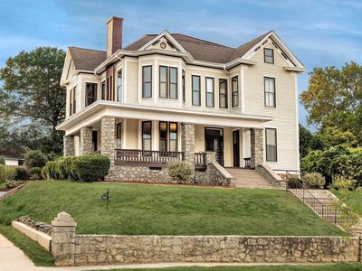 1820 Main St