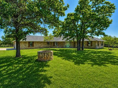 1 Horseshoe Ln