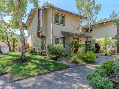 1041 Oddstad Blvd