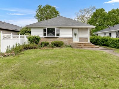 492 Forest Lawn Blvd