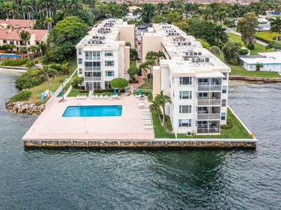 1820 New Palm Way #405