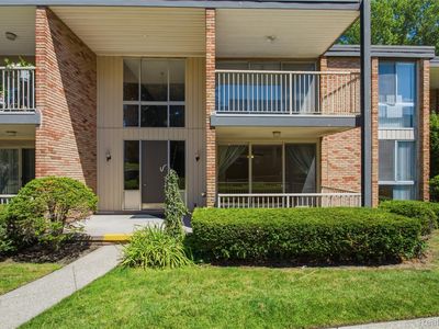 4041 W Maple Rd APT E102