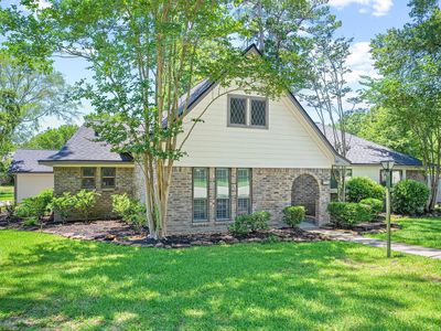 826 N Rivershire Dr