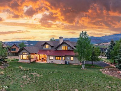 126 W Foxglove Ln