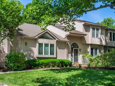 32 Robinhood Dr