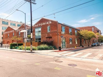 527 Molino St Unit 202