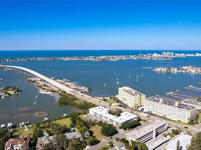 50 Harbor View Ln APT 11