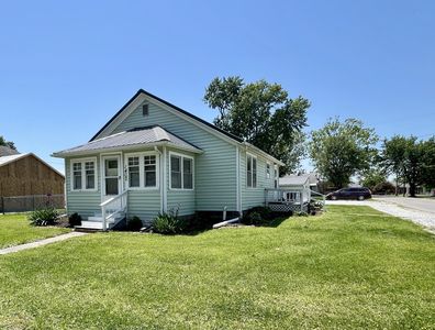 1402 W Potter Ave