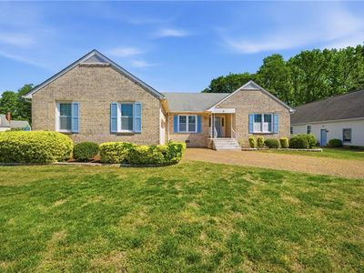 8 Lake Erie Ct