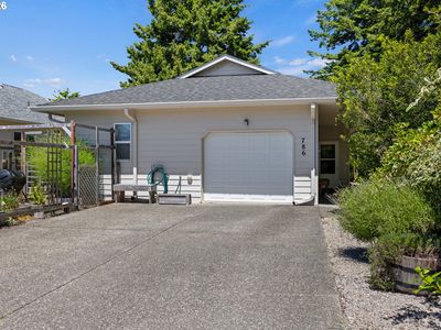 786 Edwards Ave
