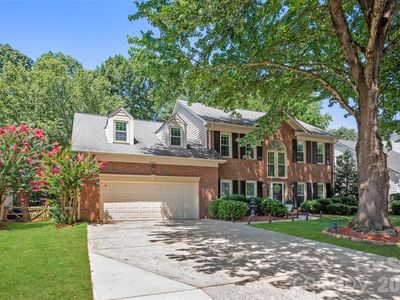 8906 Glade Ct