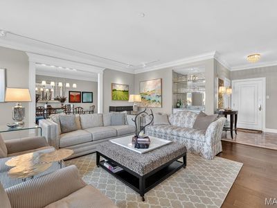 816 S Hanley Rd APT 9C