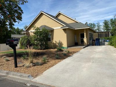 749 NW 8th St