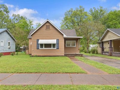 206 Memorial Dr NW