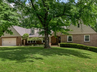 1556 Wellesley Dr