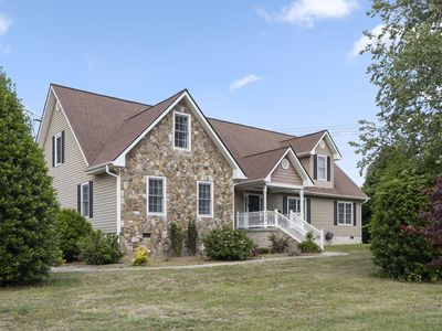 209 N Pointe Dr