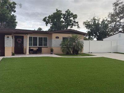 2106 W Cluster Ave