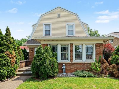 330 N Riverview Dr