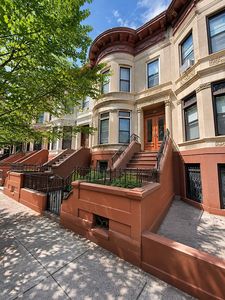 897 Lincoln Pl