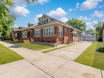 8025 S Euclid Ave