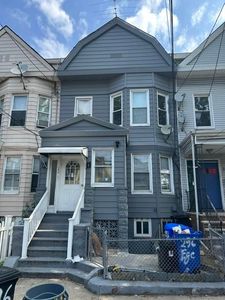 296 Ege Ave