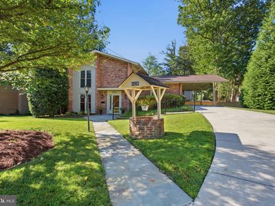 6426 Hollins Dr