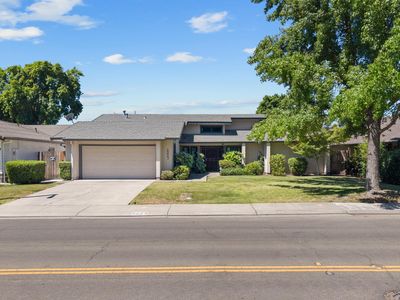 2023 Venetian Dr