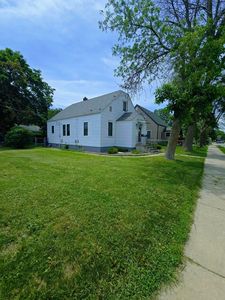 1805 Division St W