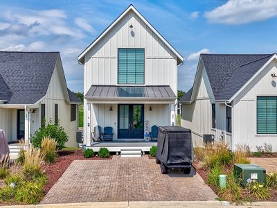 32 Waterside Way